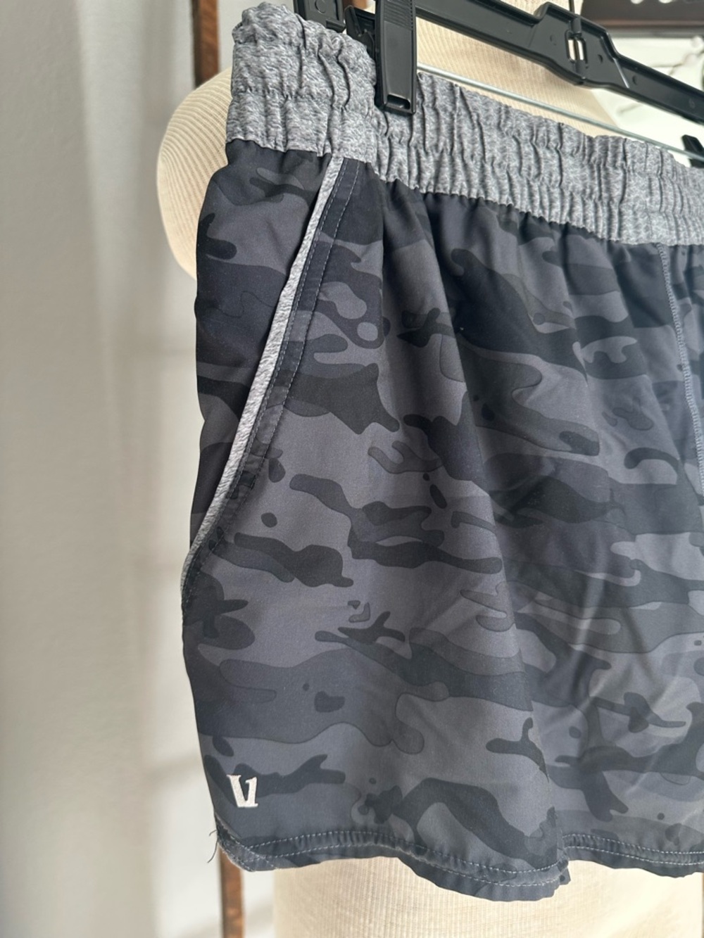 Vuori camo running shirts, size XL - Picture 8 of 14